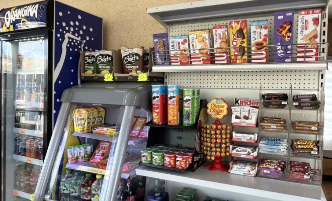  BOUTIQUE OUVERTE 6 JOURS SUR 7, Courpière, Lorenzini-Adam